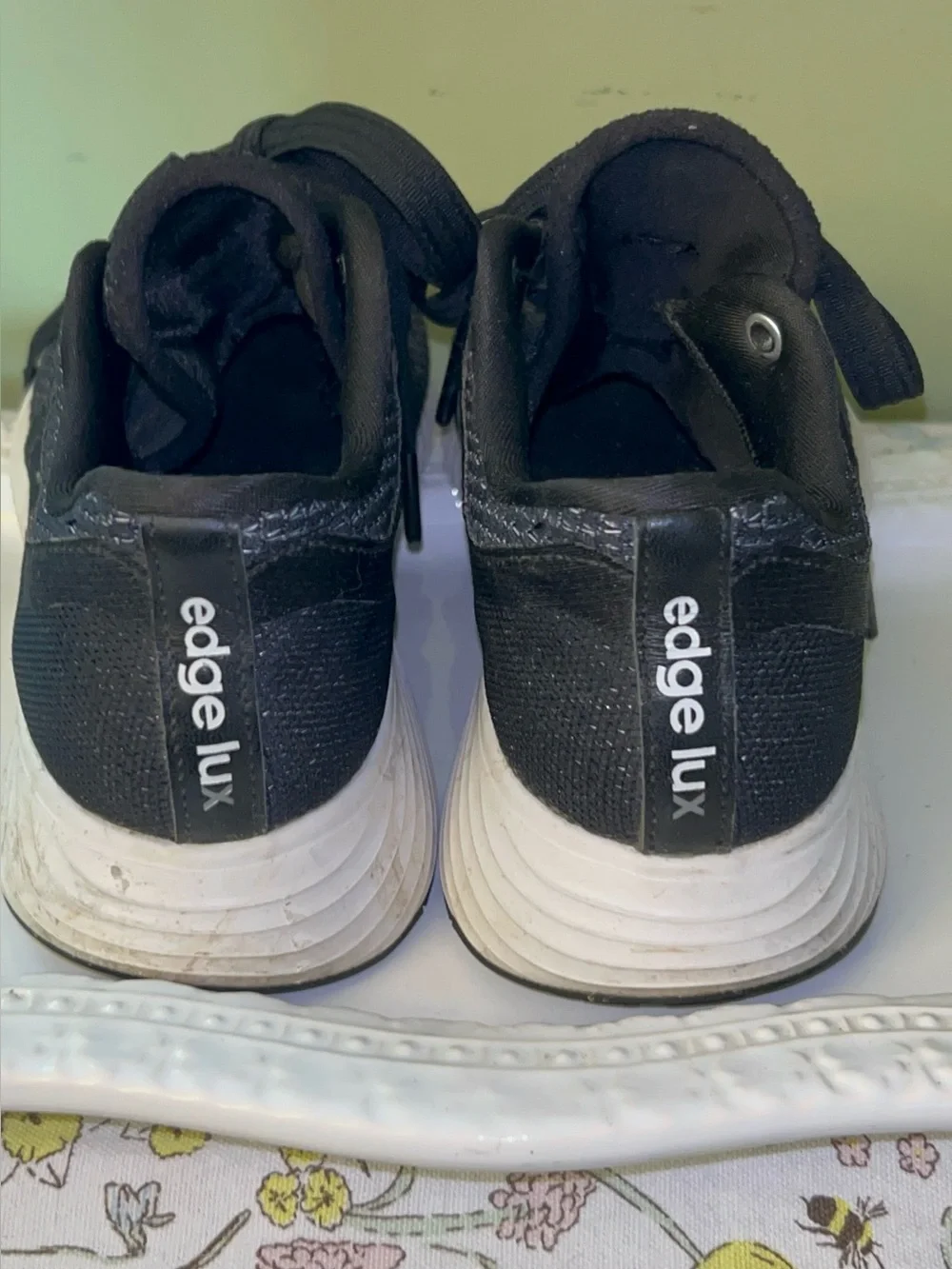 Adidas Women's Edge Lux 3 sneakers in Core Black Size 8.5
